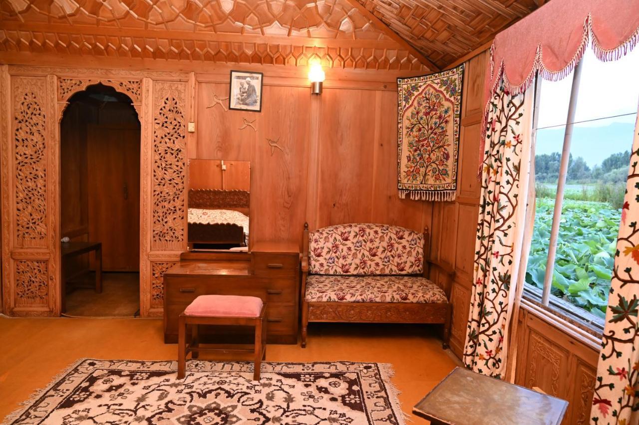 Kings Houseboats Hotel Srīnagar Eksteriør billede