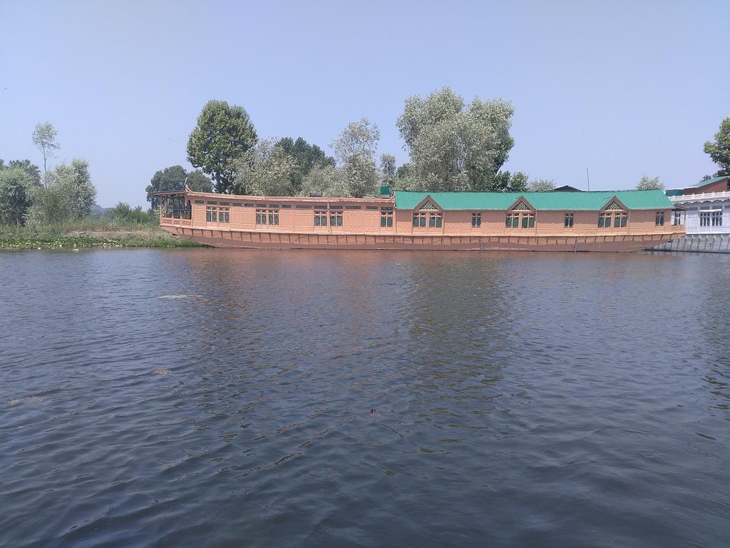 Kings Houseboats Hotel Srīnagar Eksteriør billede